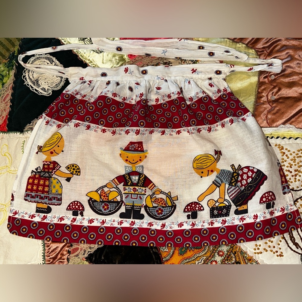 Vintage Child's Kitchen Apron Red White Mushrooms Baskets